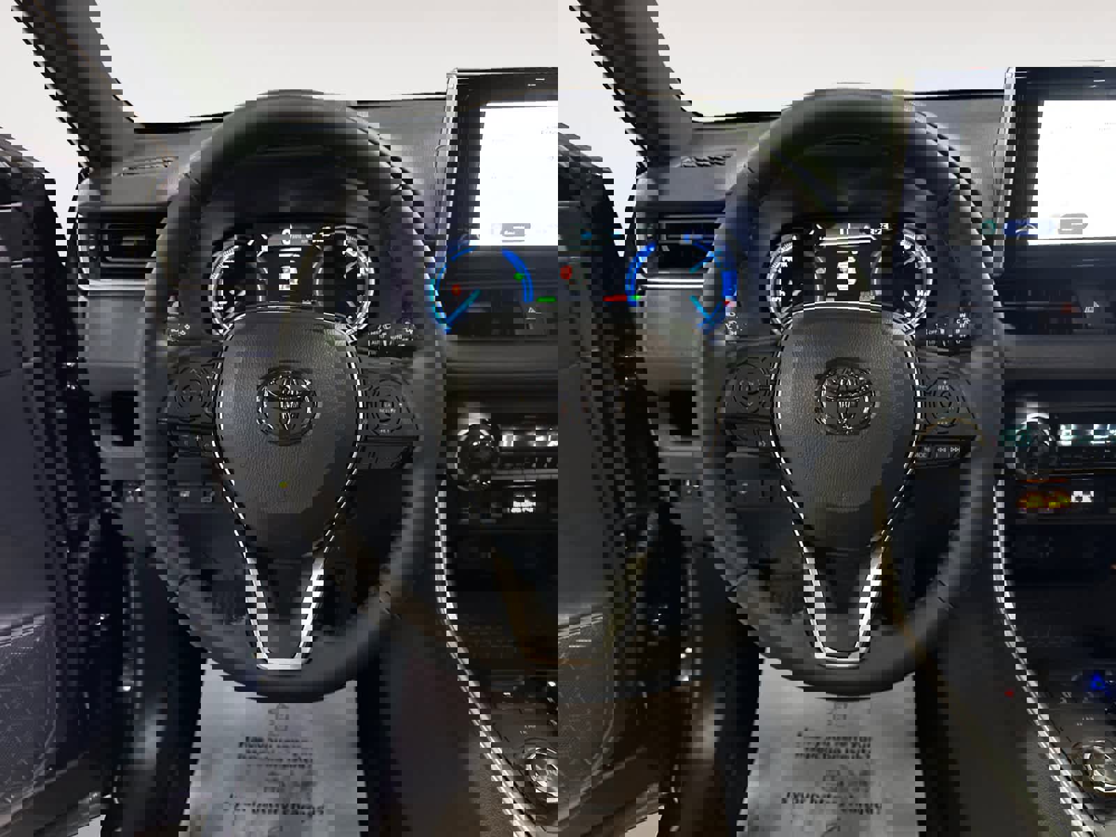 Used 2025 Toyota RAV4 SE image 21