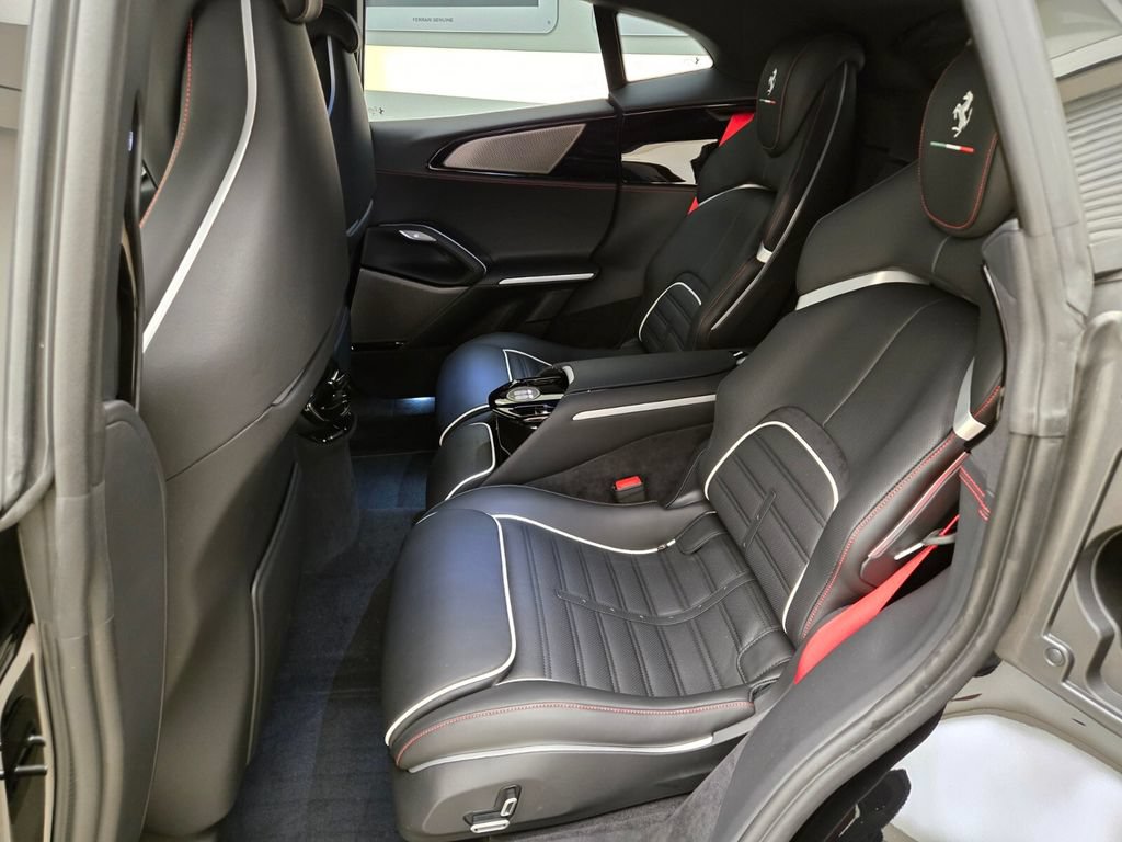 Used 2025 Ferrari Purosangue AWD/4WD image 17