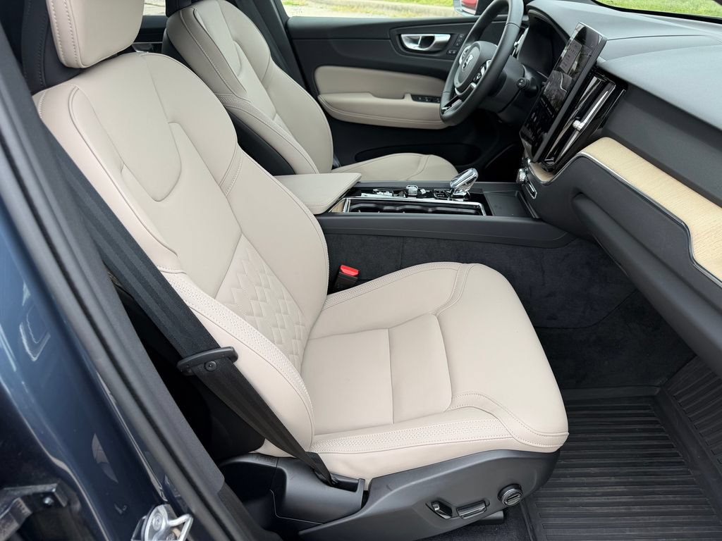 New 2026 Volvo XC60 T8 Plus w/ Protection Package Premier AWD/4WD image 9