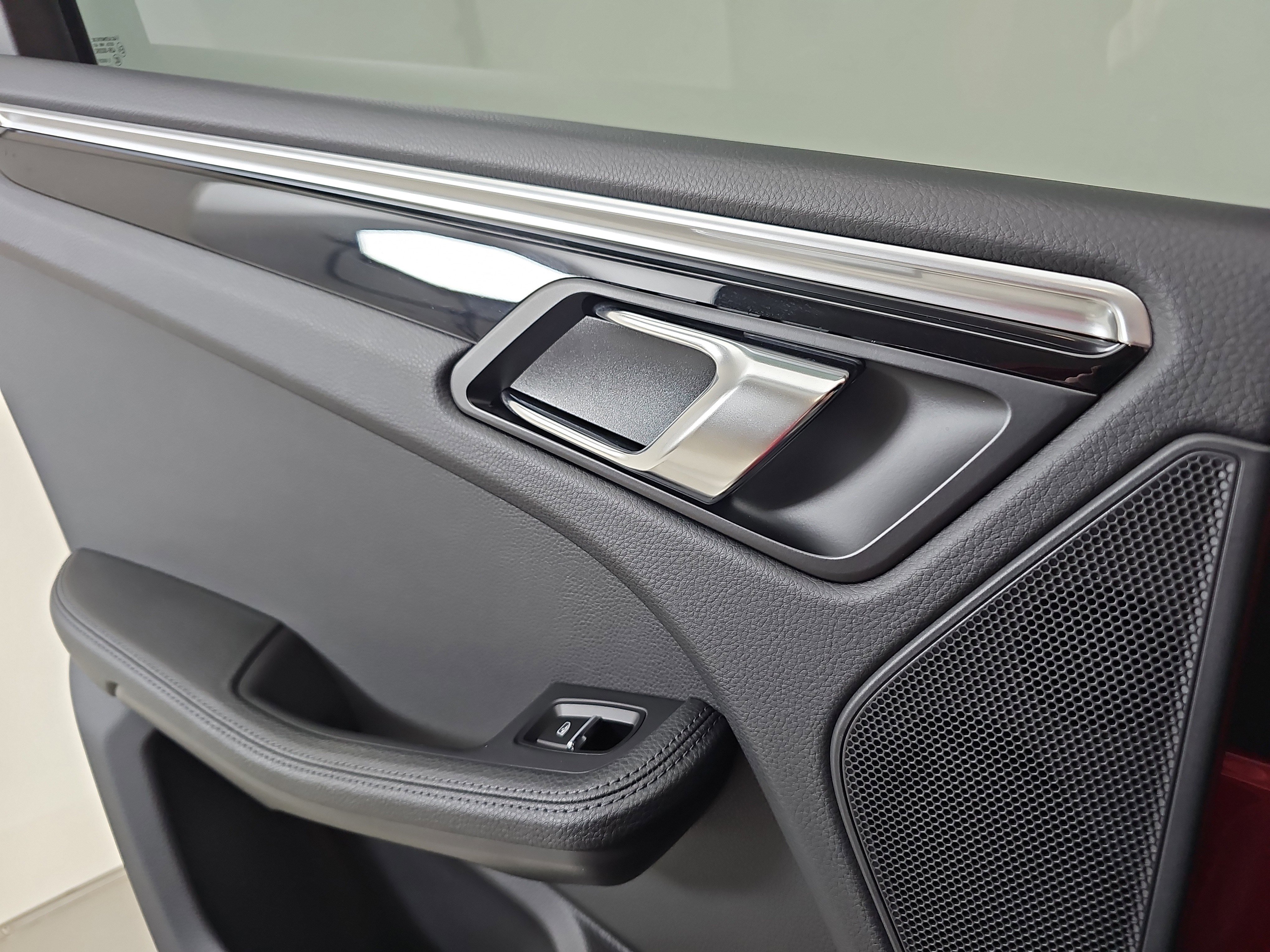 Used 2022 Porsche Macan image 21