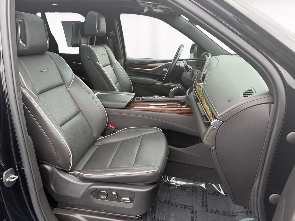 Used 2021 Cadillac Escalade Premium Luxury w/ LPO, Illumination Package AWD/4WD image 15