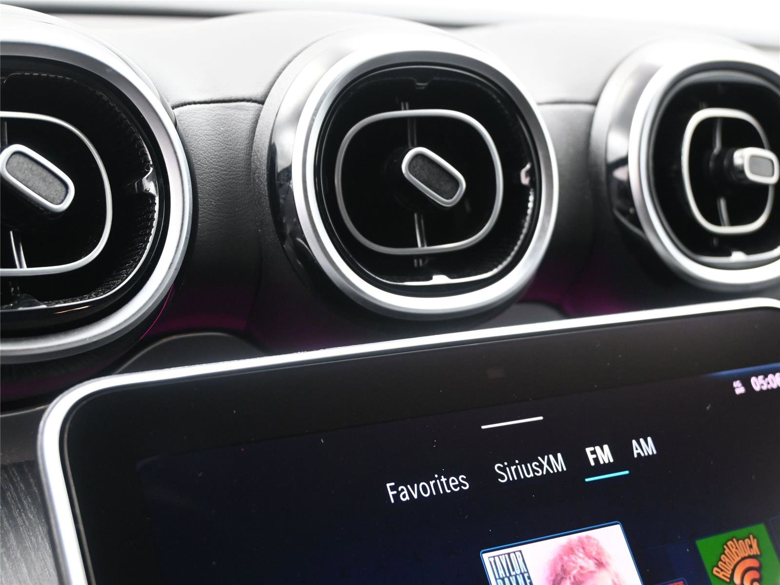 Used 2023 Mercedes-Benz C 300 4MATIC Sedan image 5