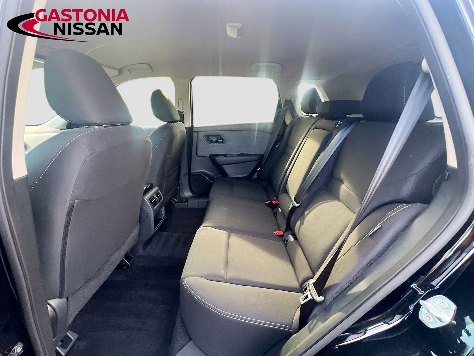 Used 2023 Nissan Rogue S image 31