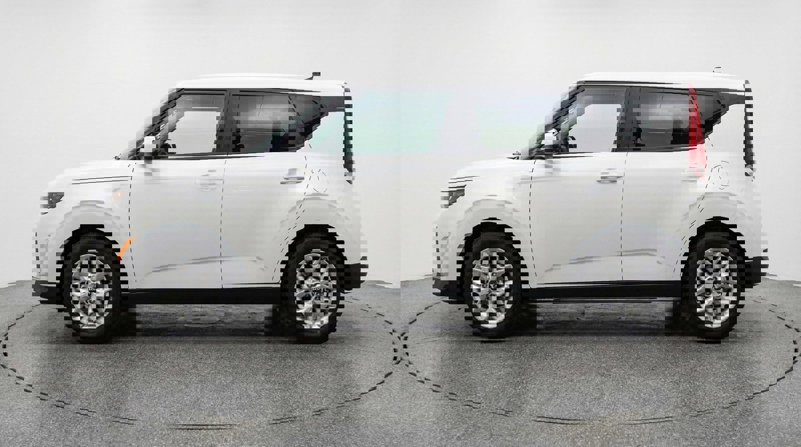 Used 2025 Kia Soul LX w/ LX Technology Package image 4