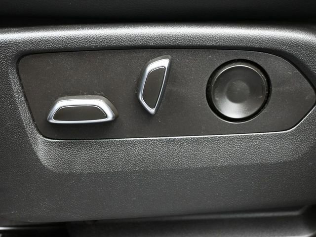 Used 2022 Cadillac Escalade Luxury image 13