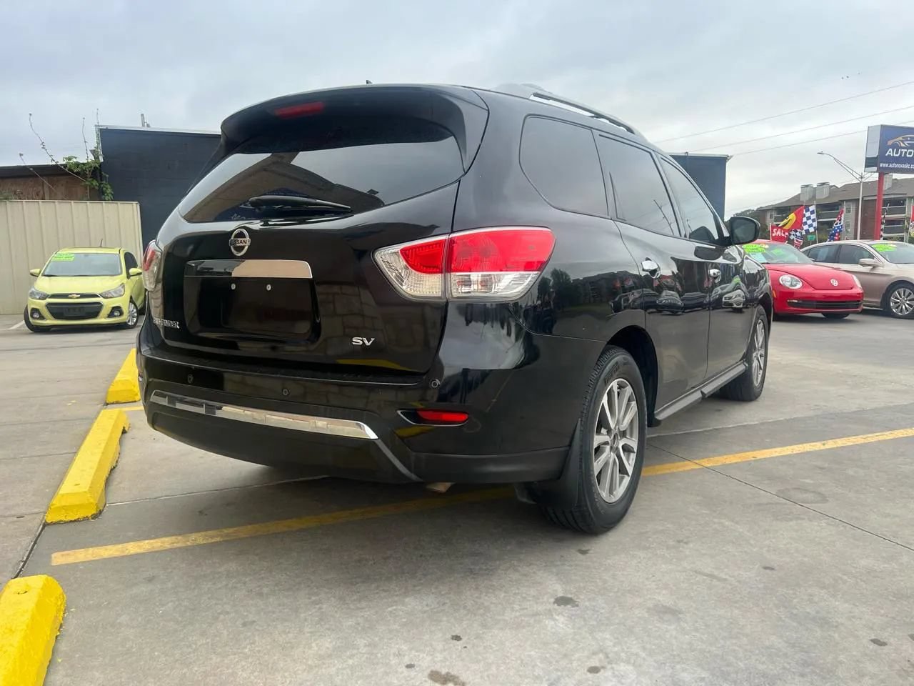 Used 2015 Nissan Pathfinder SV FWD image 4
