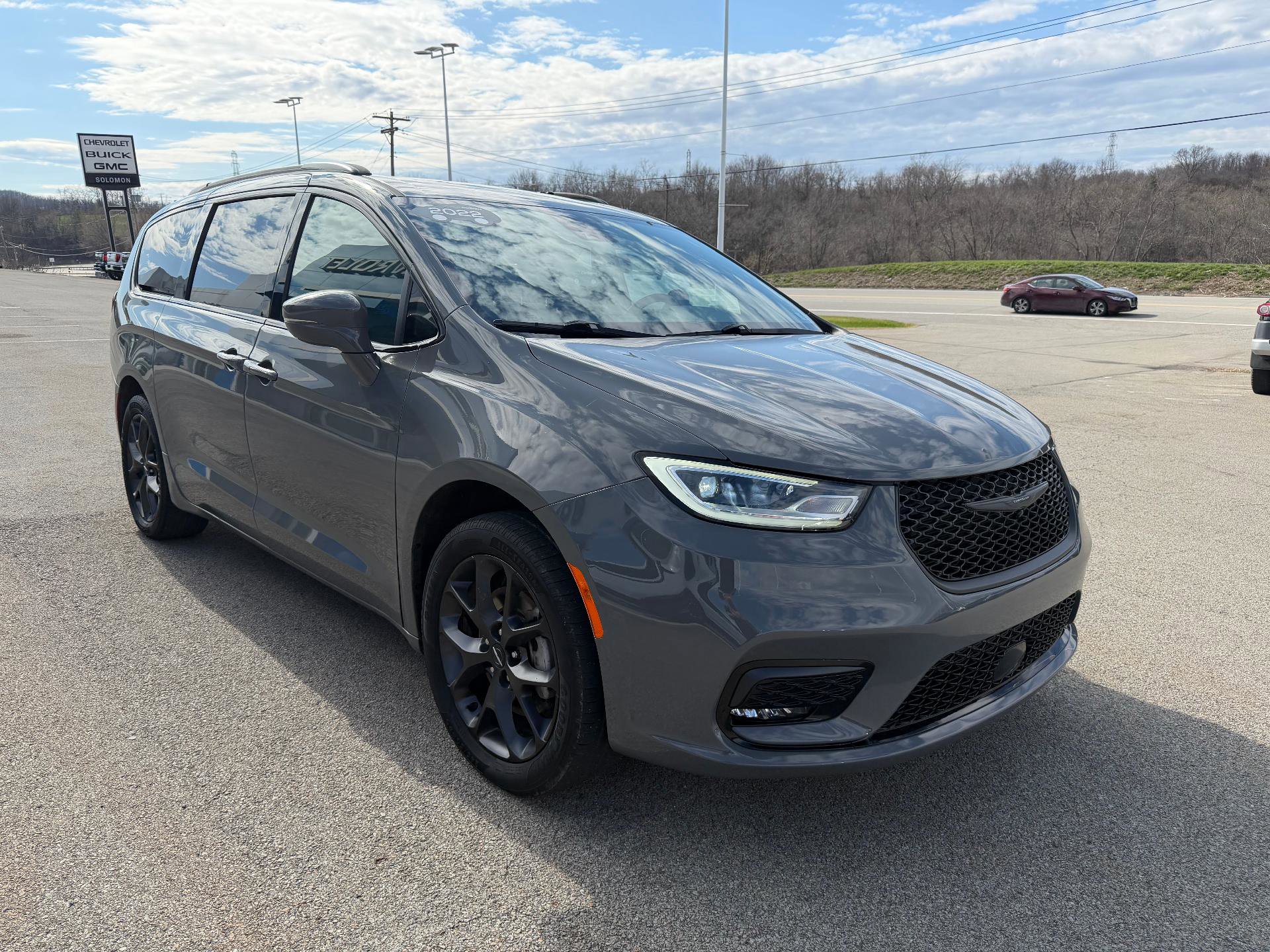 Used 2022 Chrysler Pacifica Touring-L w/ S Appearance Package image 8