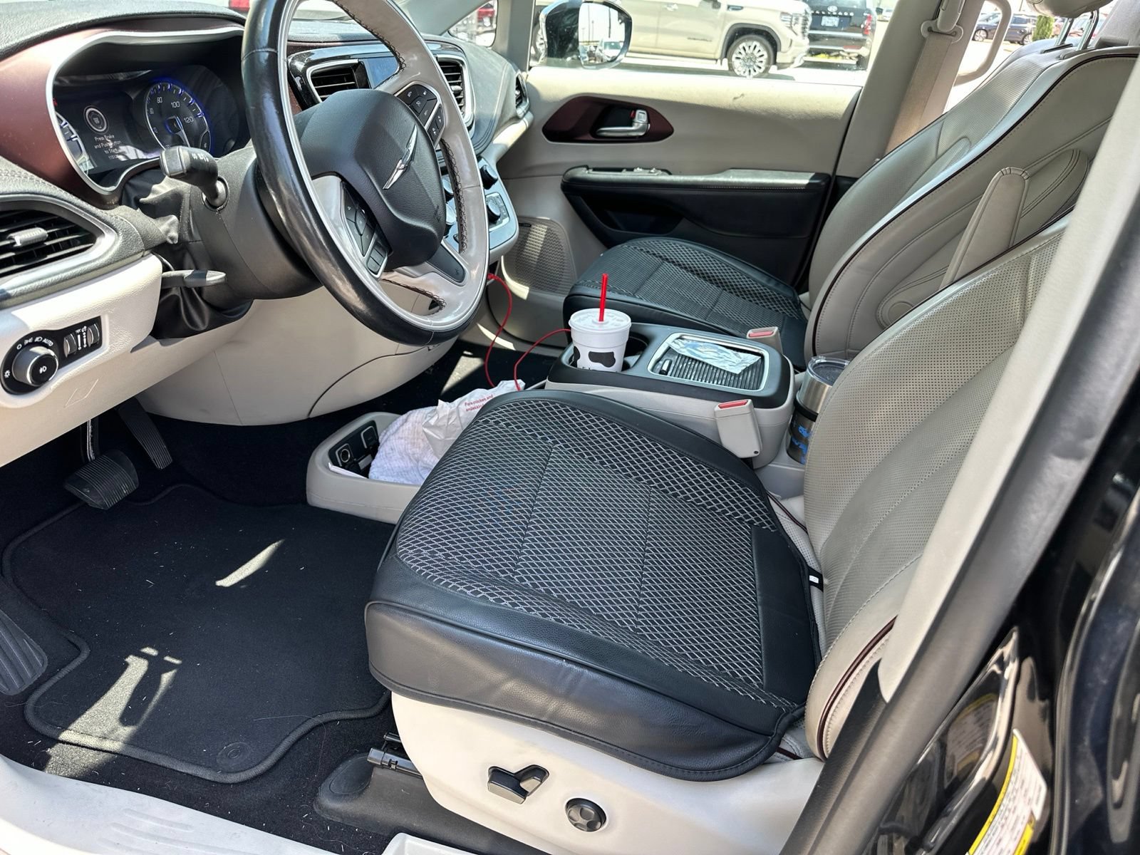 Used 2019 Chrysler Pacifica Limited w/ Advanced Safetytec Group FWD image 12