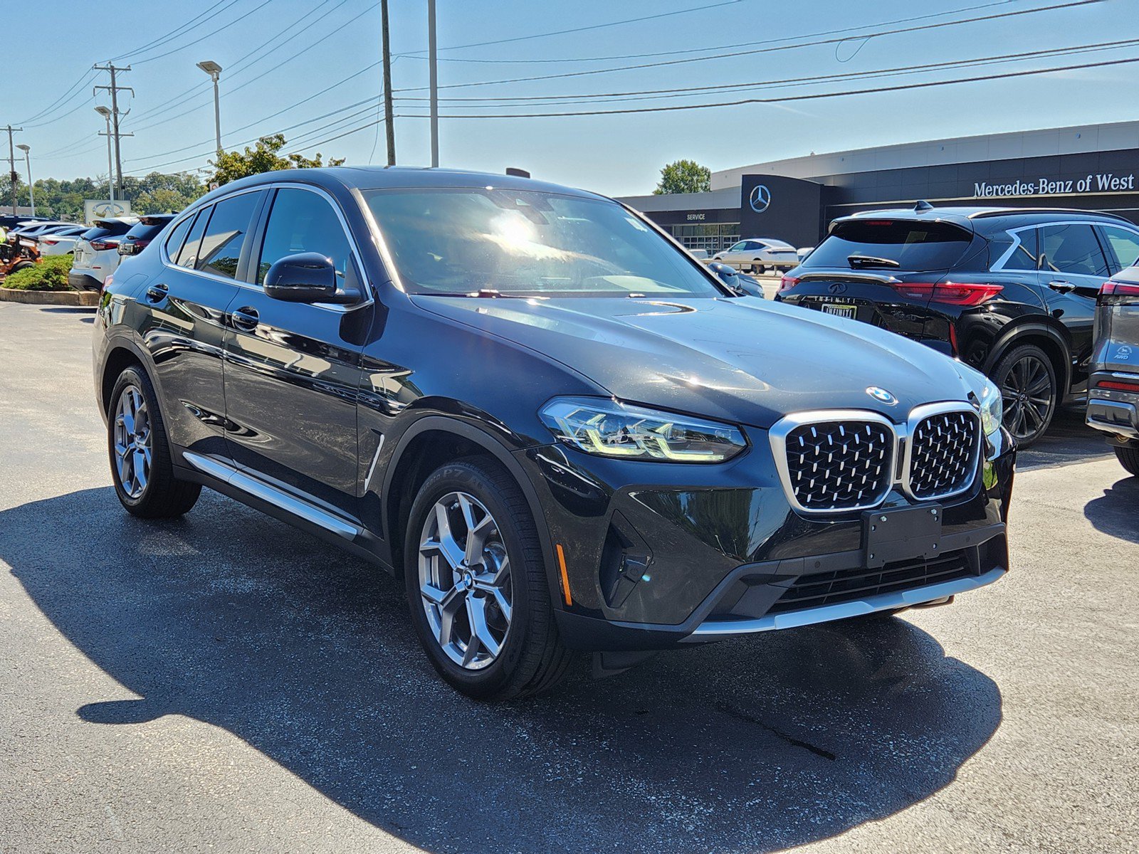 Used 2023 BMW X4 xDrive30i w/ Premium Package AWD/4WD image 2