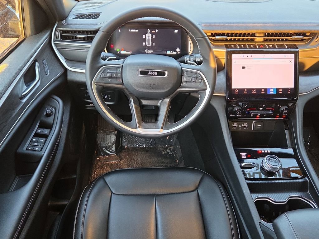 Used 2025 Jeep Grand Cherokee Limited AWD/4WD image 15