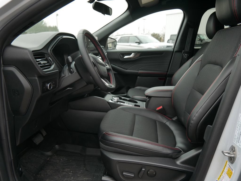 New 2026 Ford Escape ST-Line w/ Tech Pack #1 AWD/4WD image 9