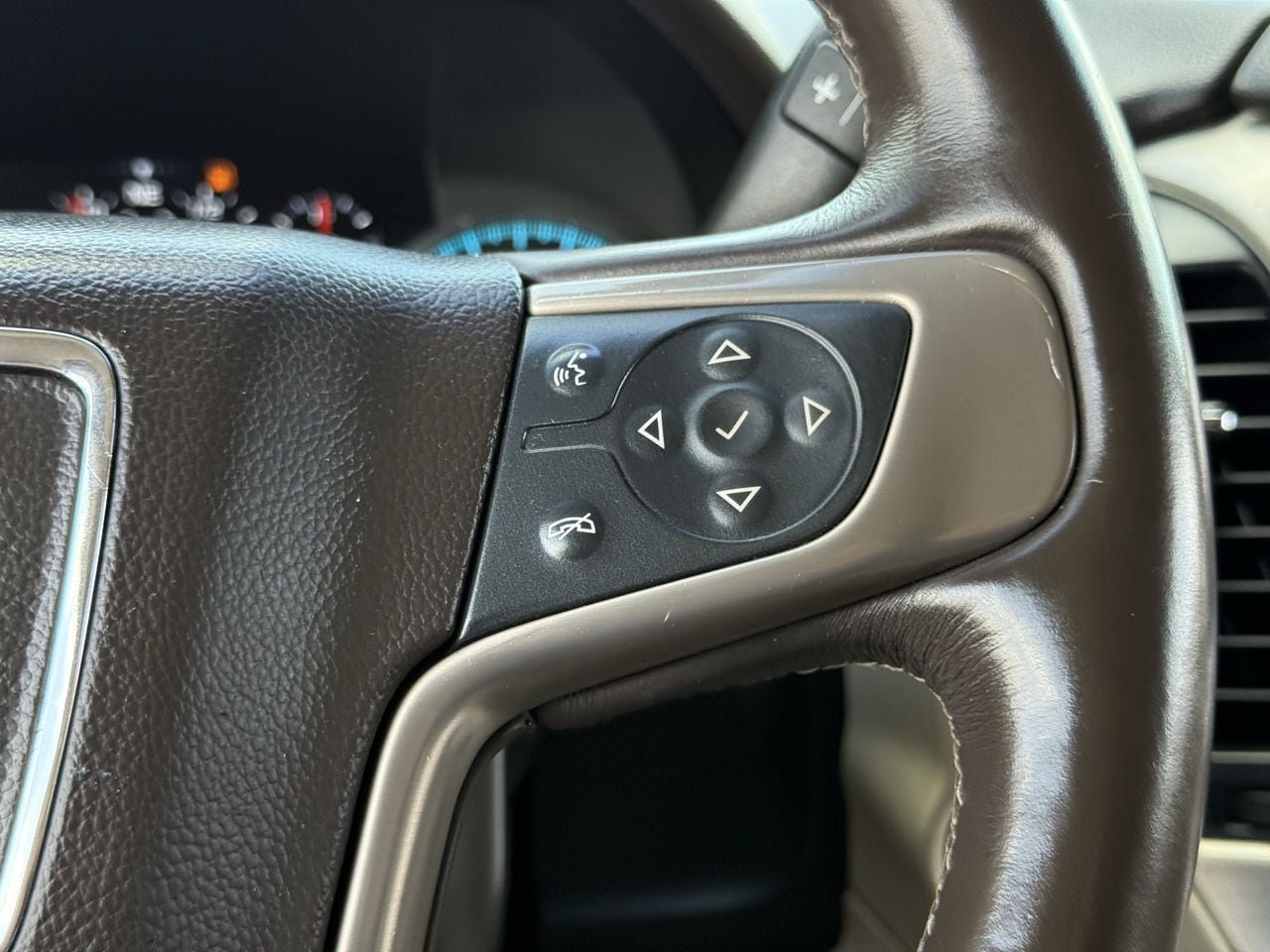 Used 2017 GMC Yukon Denali w/ Open Road Package AWD/4WD image 13