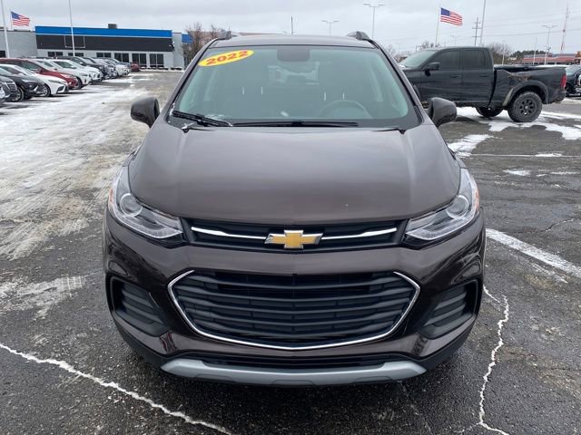 Certified 2022 Chevrolet Trax LT w/ LT Convenience Package image 2