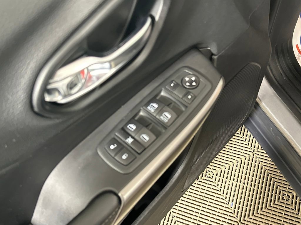 Used 2021 Jeep Cherokee Latitude Lux image 16