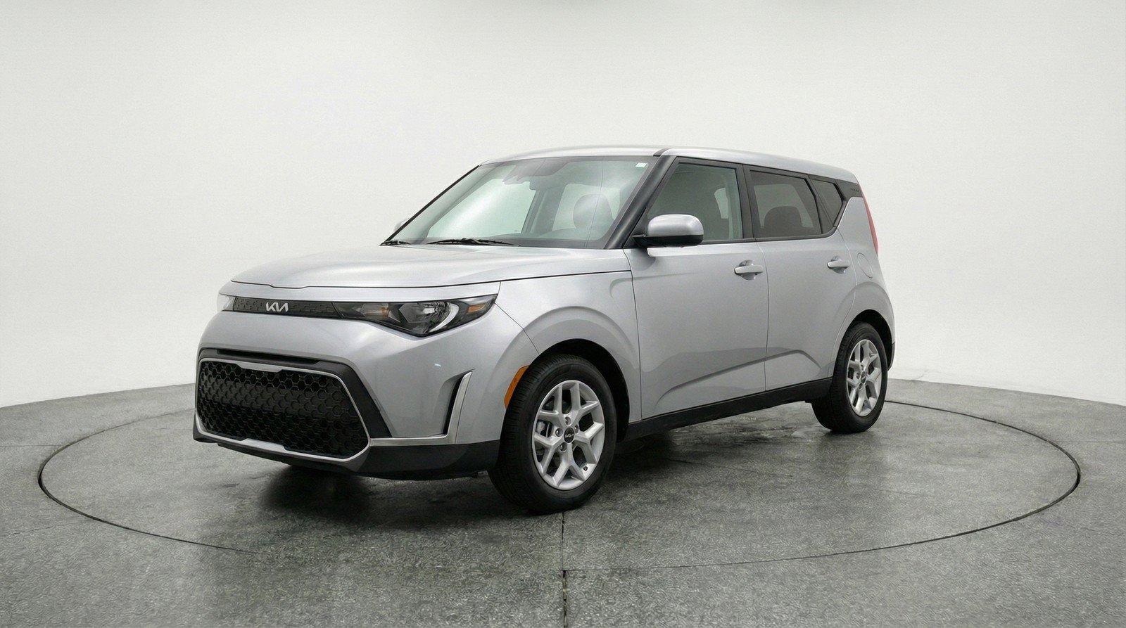 Used 2025 Kia Soul LX w/ LX Technology Package FWD image 3