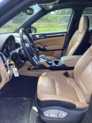 Used 2016 Porsche Cayenne w/ Premium Package AWD/4WD image 19