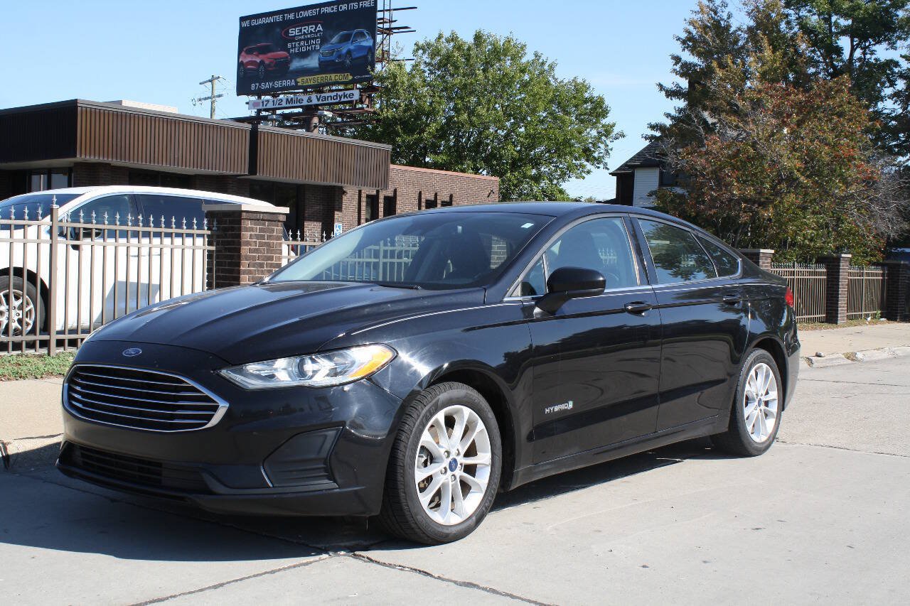 Used 2019 Ford Fusion SE FWD image 2