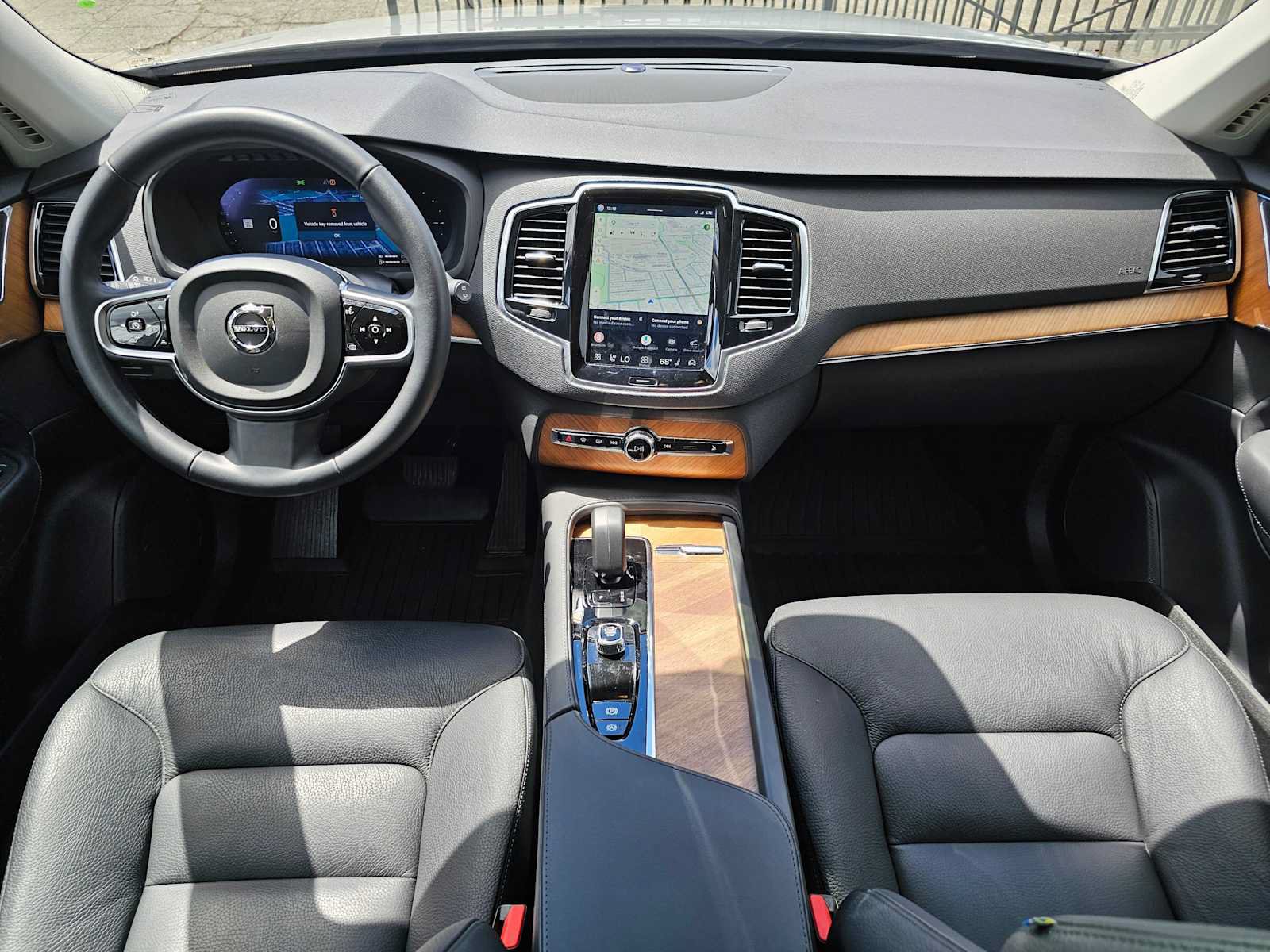 Certified 2025 Volvo XC90 T8 Plus w/ Protection Package Premier AWD/4WD image 19