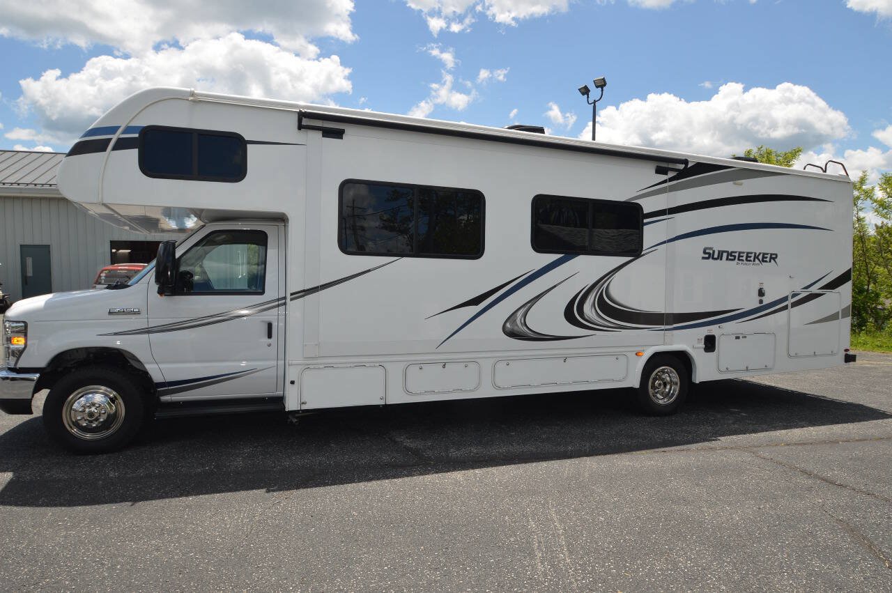 Used 2019 Ford E-450 and Econoline 450 Super Duty w/ Motorhome Prep Package RWD image 5