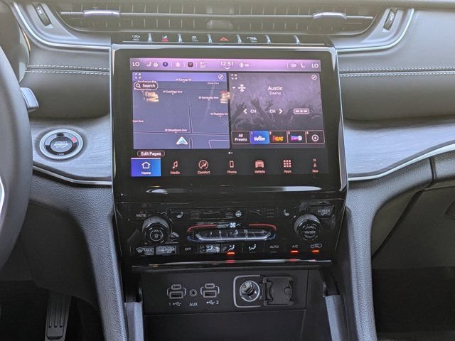 New 2025 Jeep Grand Cherokee L Limited w/ Black Appearance Package AWD/4WD image 17