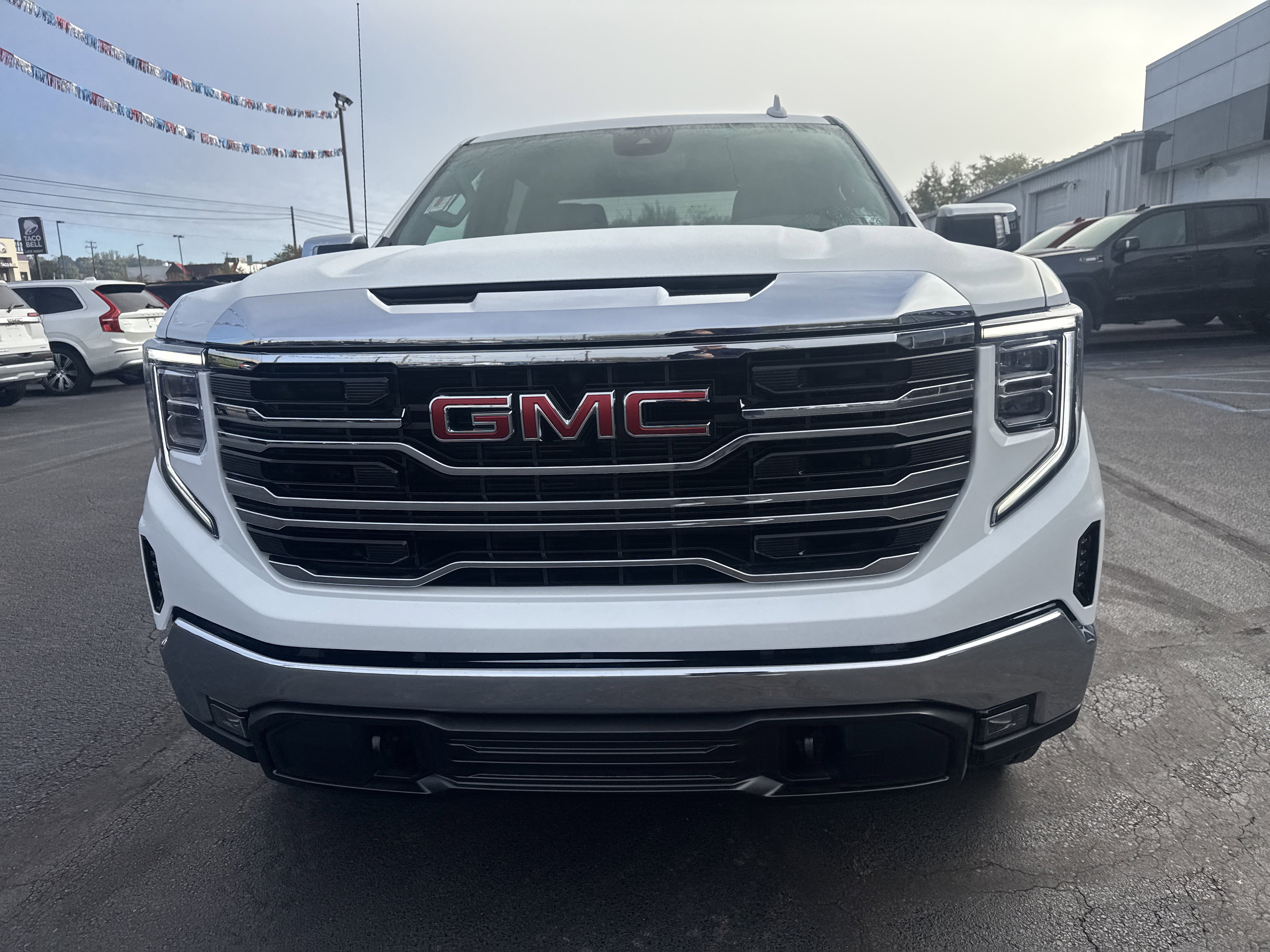 New 2026 GMC Sierra 1500 SLT w/ SLT Premium Package image 9