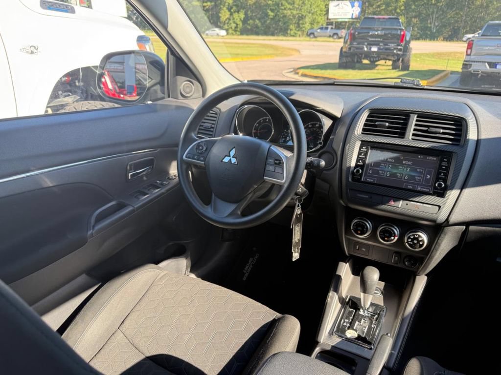 Used 2024 Mitsubishi Outlander Sport ES AWD/4WD image 19