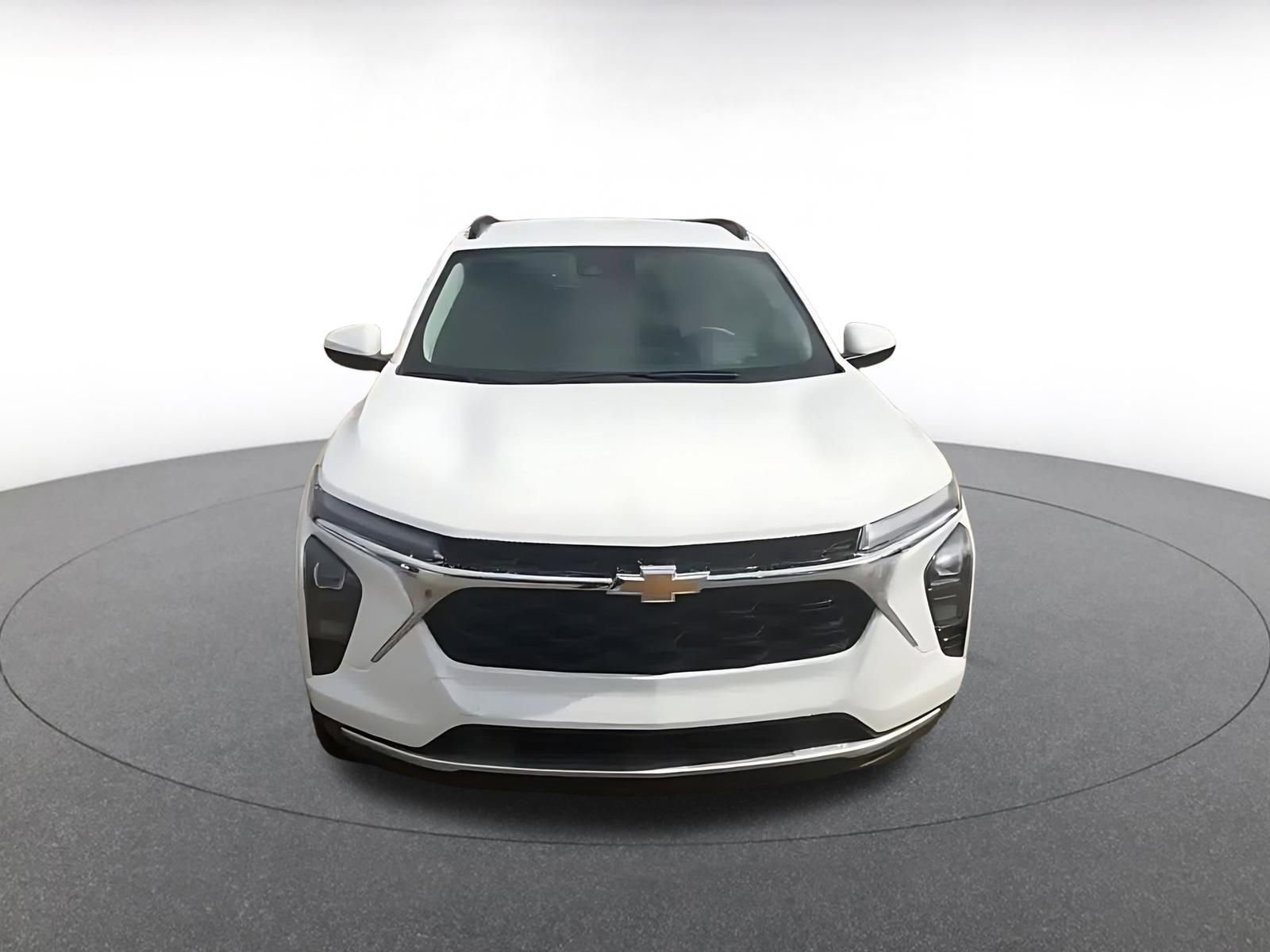 Used 2025 Chevrolet Trax LT FWD image 4