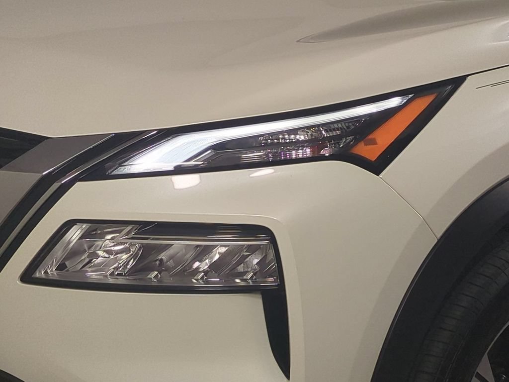 Used 2023 Nissan Rogue SV FWD image 10