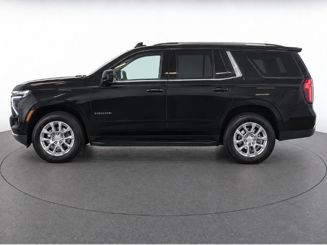 Used 2024 GMC Yukon SLT AWD/4WD image 3