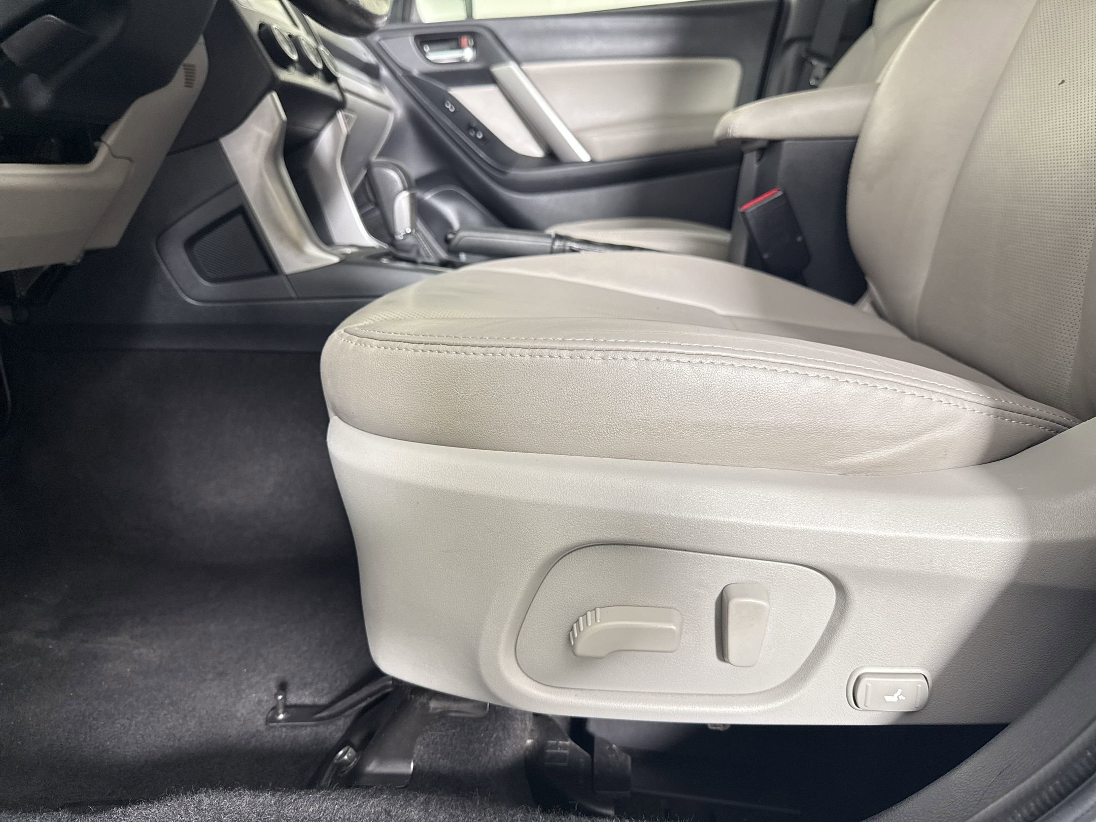 Used 2015 Subaru Forester 2.5i Touring w/ Eyesight & Navigation System AWD/4WD image 14
