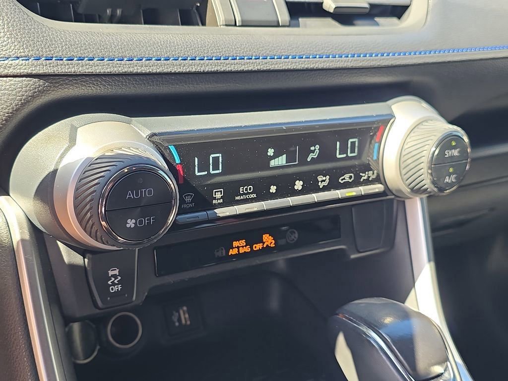 Used 2023 Toyota RAV4 SE image 28