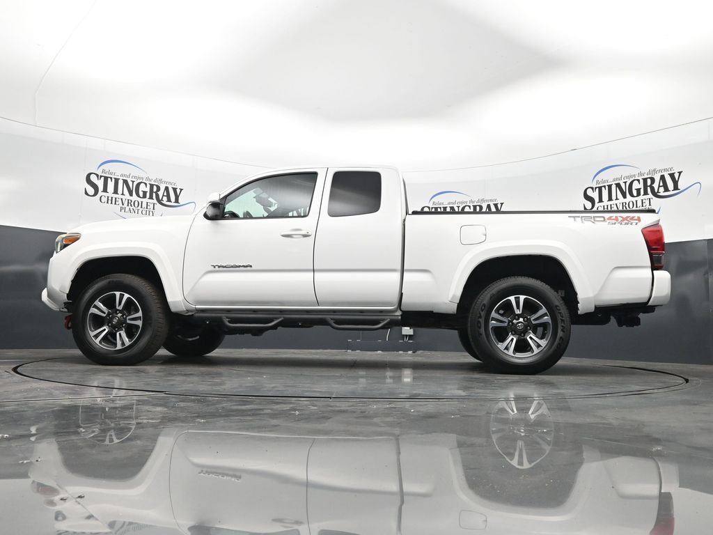 Used 2017 Toyota Tacoma TRD Sport w/ Tow Package (A/T) AWD/4WD image 29
