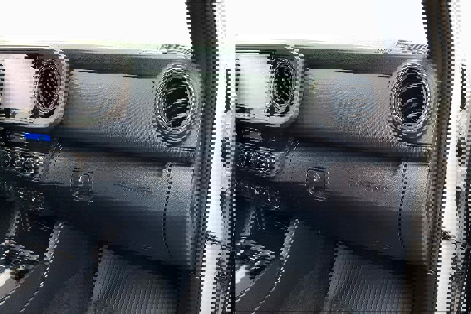 Used 2022 Toyota Tacoma TRD Sport image 16