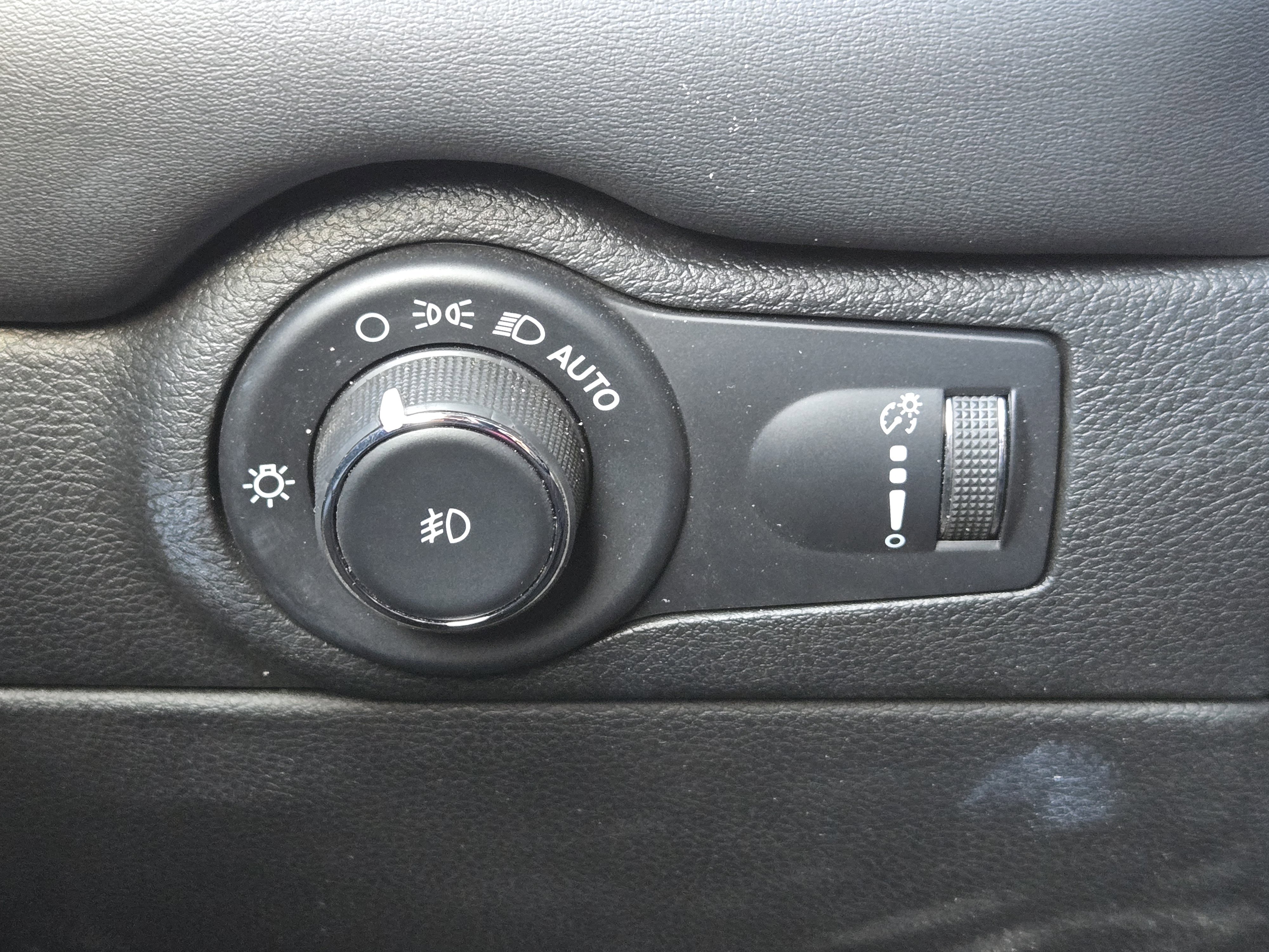 Used 2023 Dodge Durango GT image 25