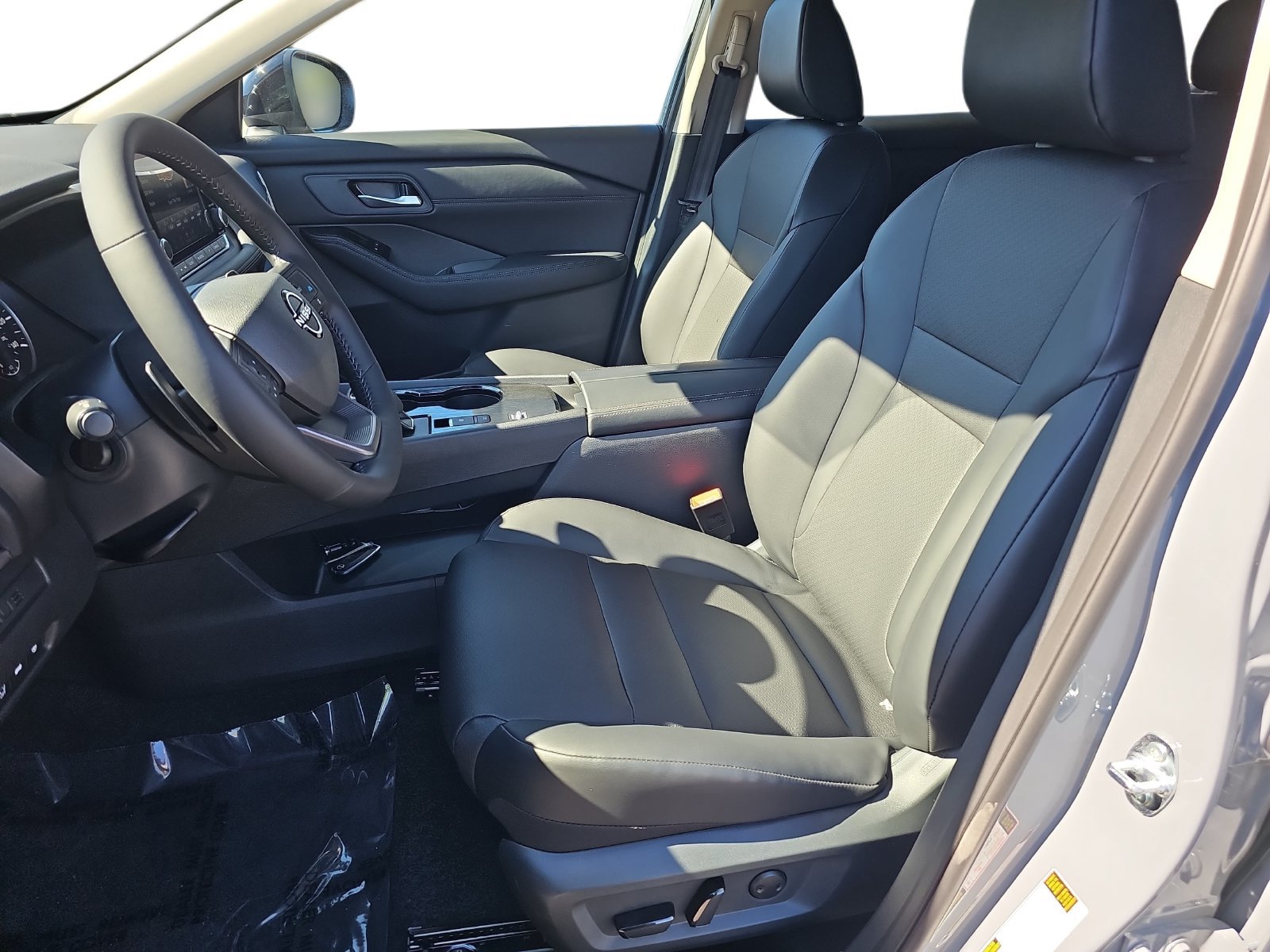 New 2027 Nissan Rogue Dark Armor FWD image 15