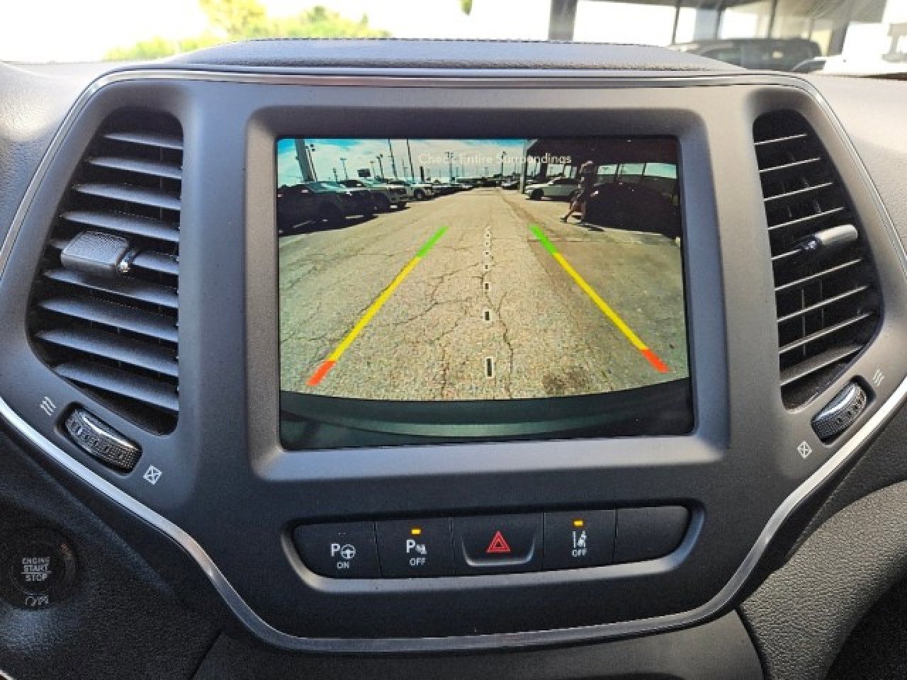 Used 2023 Jeep Cherokee Altitude Lux image 25