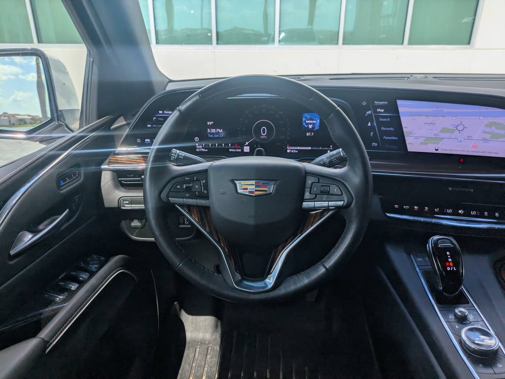 Used 2023 Cadillac Escalade Premium Luxury RWD image 16
