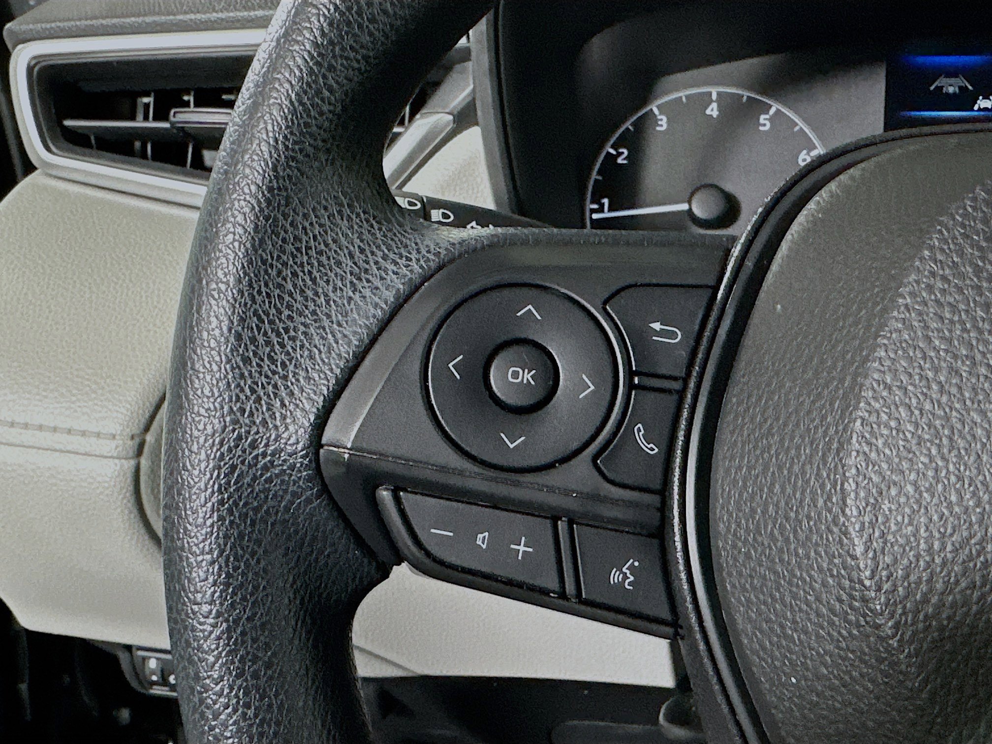 Used 2023 Toyota Corolla Cross L image 16