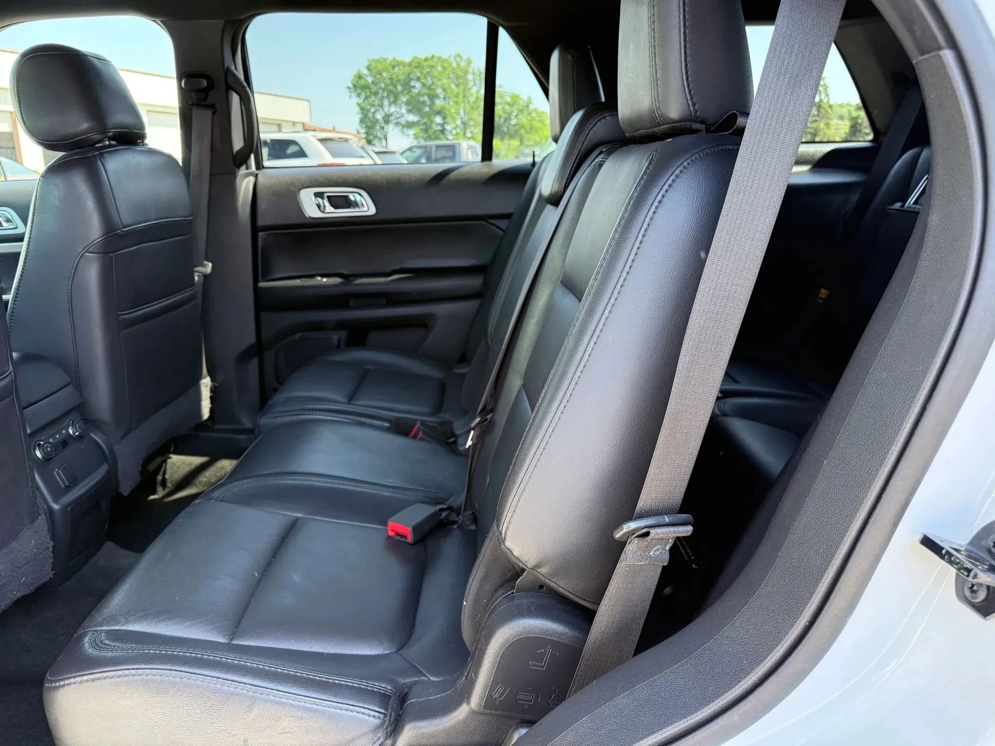 Used 2015 Ford Explorer XLT w/ Equipment Group 202A image 21