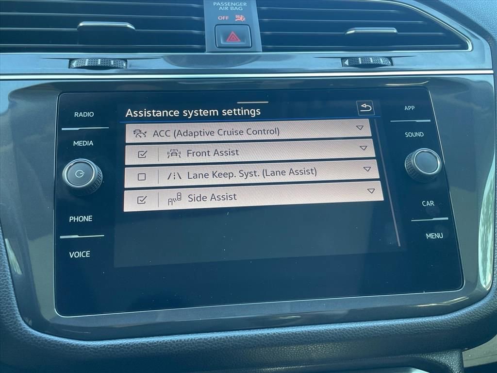 Used 2023 Volkswagen Tiguan SE w/ Panoramic Sunroof Package FWD image 21