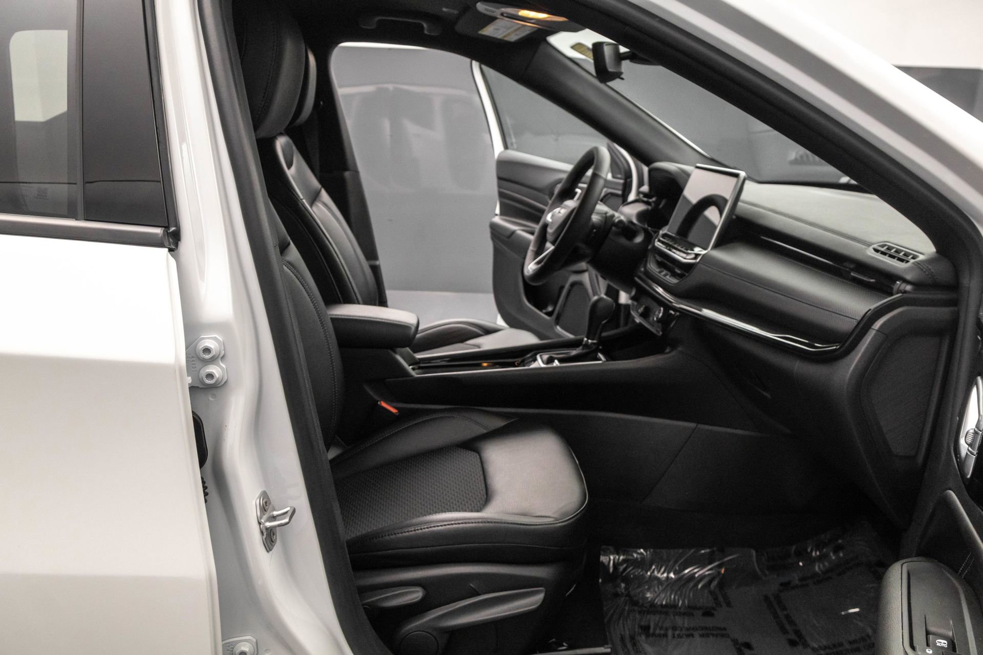 Used 2026 Jeep Compass Latitude image 38