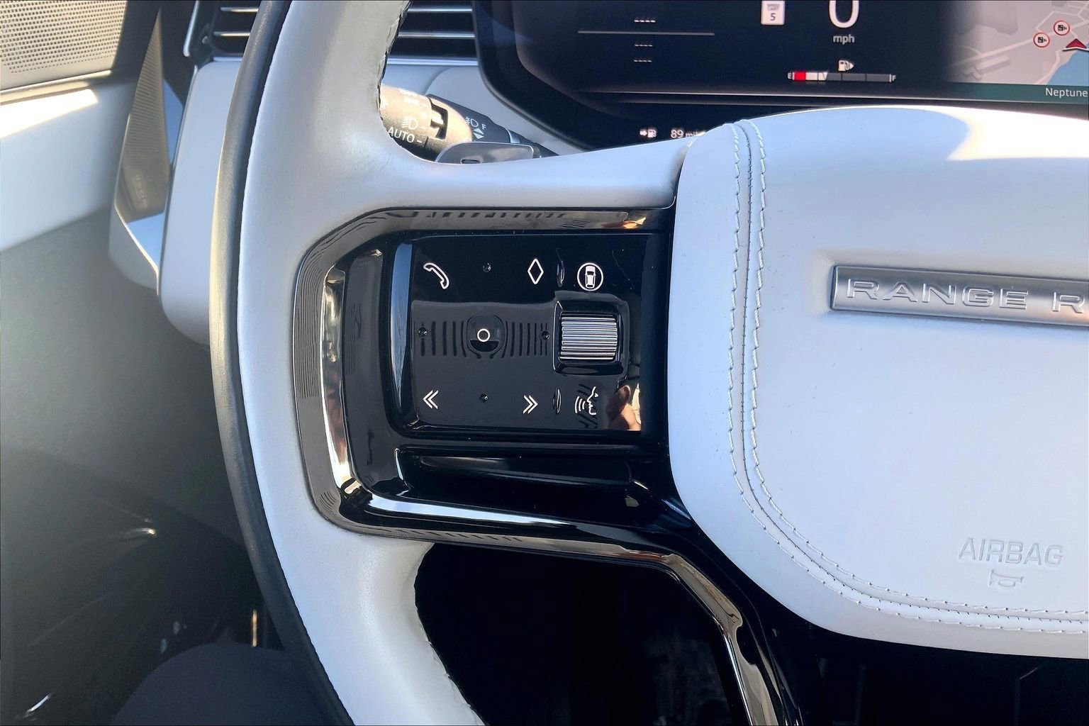 Used 2024 Land Rover Range Rover Sport Dynamic SE image 23