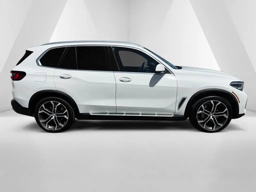 Used 2022 BMW X5 xDrive40i w/ Premium Package AWD/4WD image 8