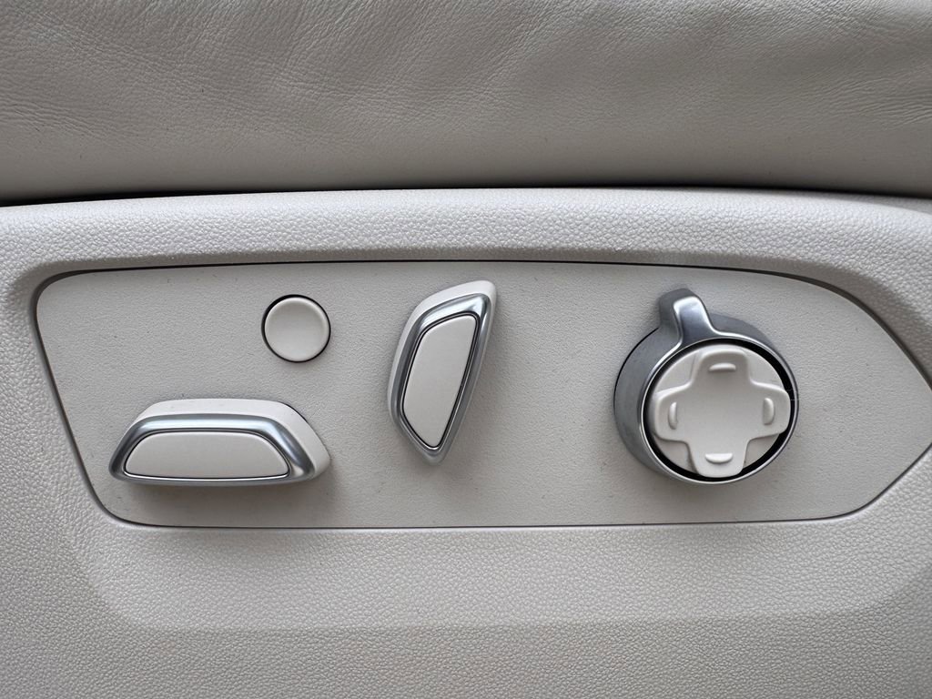 Used 2024 Cadillac Escalade Premium Luxury Platinum image 26