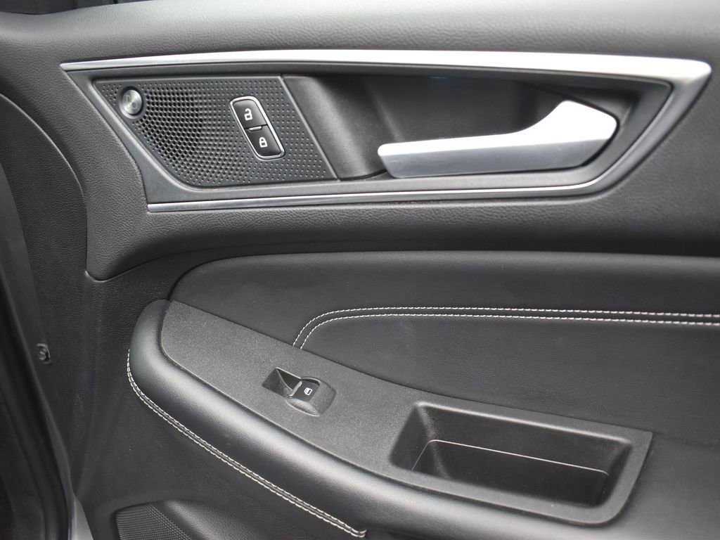 Used 2024 Ford Edge Titanium image 23