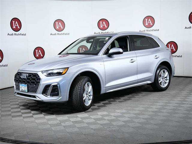 Used 2022 Audi Q5 2.0T Premium w/ Convenience Package image 4