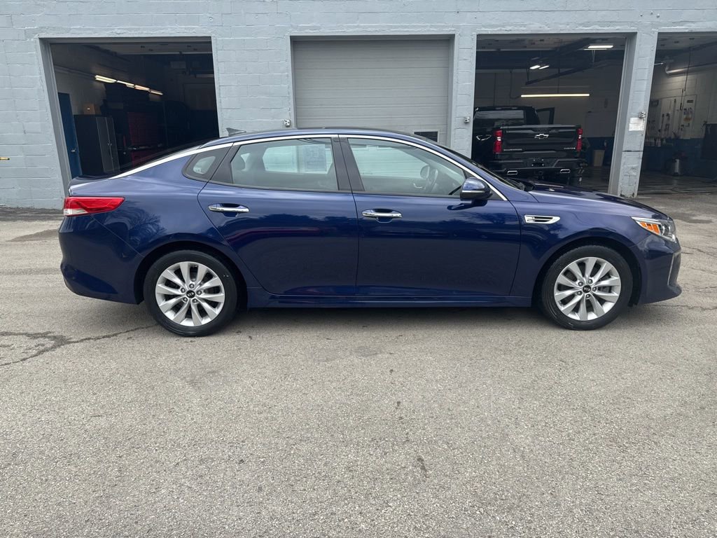 Used 2017 Kia Optima EX w/ Premium Package image 2