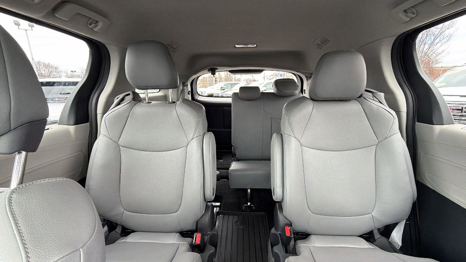 Used 2024 Toyota Sienna XLE w/ XLE Plus Package image 35