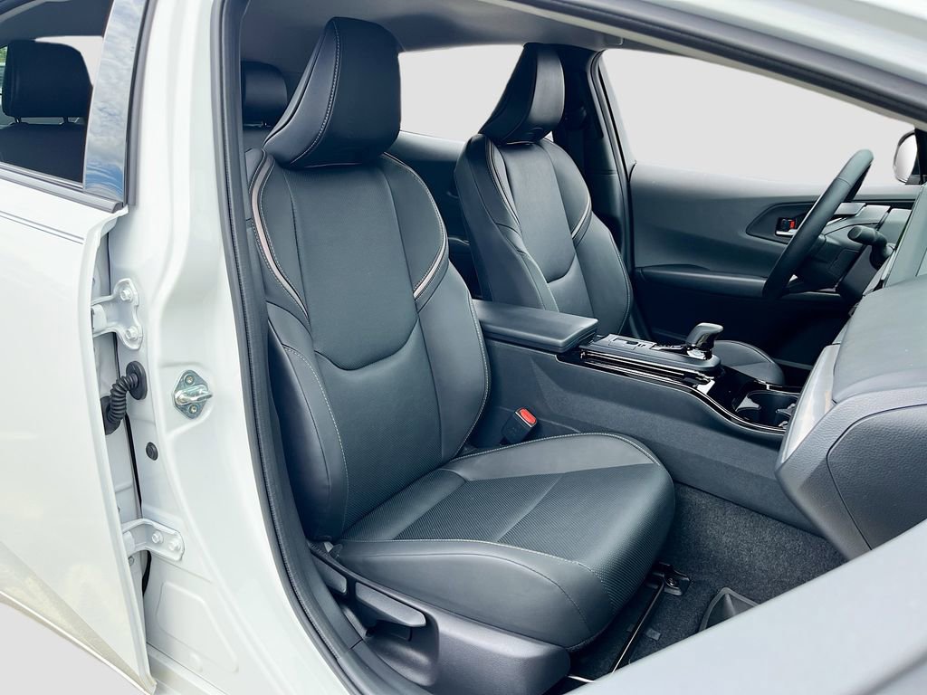 Used 2025 Toyota Prius XLE FWD image 26