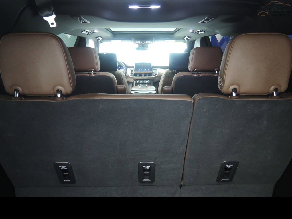 Used 2023 Chevrolet Suburban High Country w/ Advanced Technology Package image 38